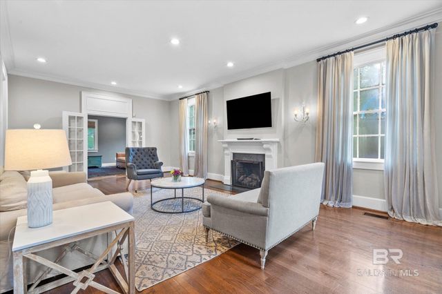 3863 Old Shell Road, Mobile, AL 36608