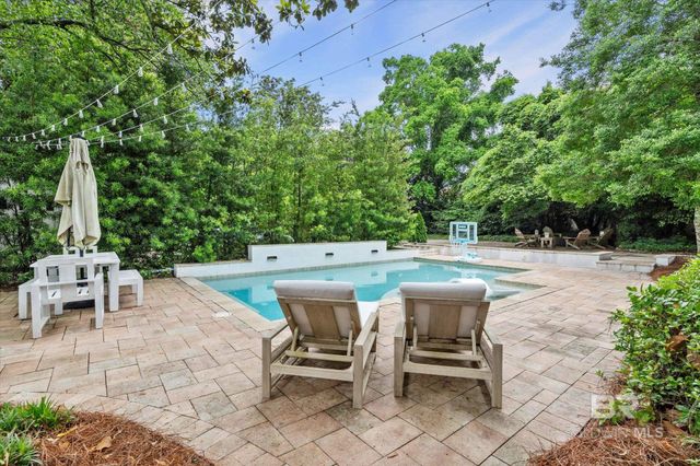 3863 Old Shell Road, Mobile, AL 36608