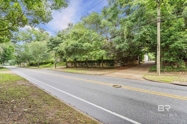 3863 Old Shell Road, Mobile, AL 36608