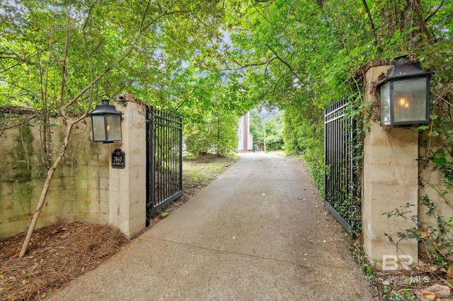 3863 Old Shell Road, Mobile, AL 36608