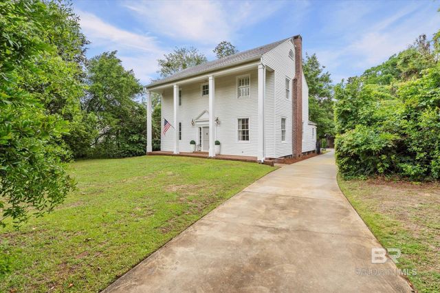 3863 Old Shell Road, Mobile, AL 36608