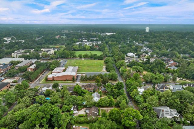 3863 Old Shell Road, Mobile, AL 36608