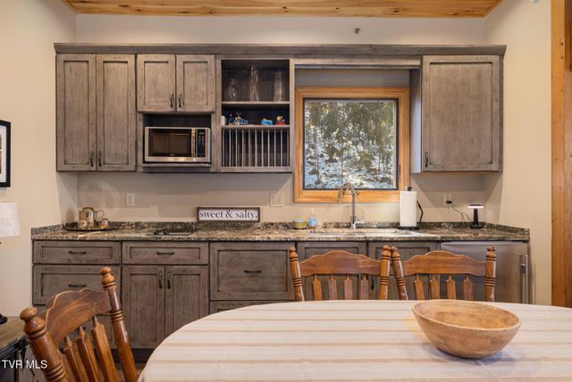 435 Cherokee Mountain Road, Jonesborough, TN 37659