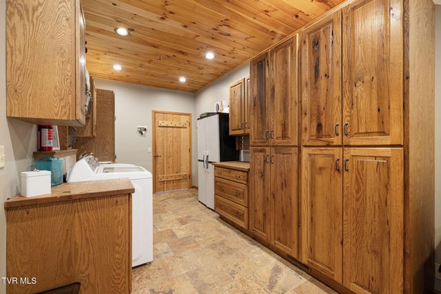 435 Cherokee Mountain Road, Jonesborough, TN 37659