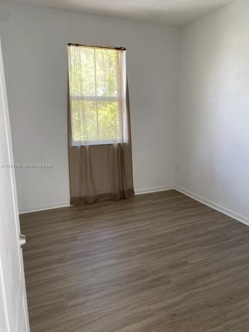 3760 NE 9th Ct, Homestead, FL 33033