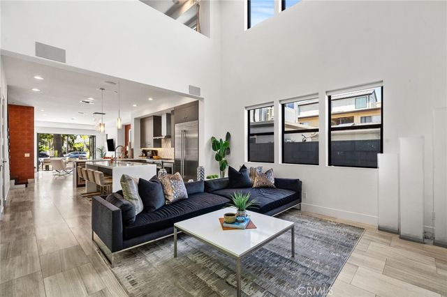 404 10th Street, Huntington Beach, CA 92648