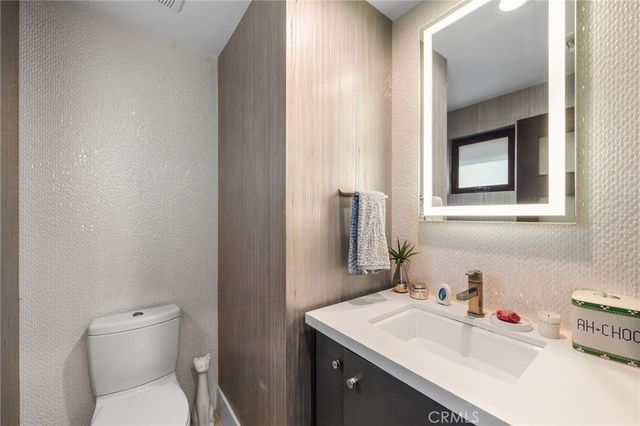 404 10th Street, Huntington Beach, CA 92648