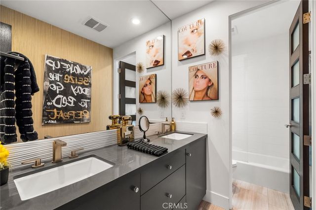 404 10th Street, Huntington Beach, CA 92648