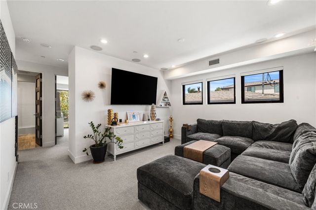 404 10th Street, Huntington Beach, CA 92648