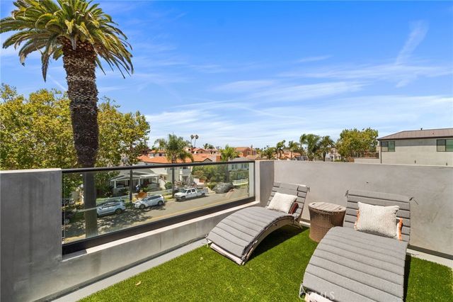 404 10th Street, Huntington Beach, CA 92648