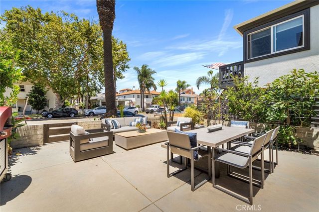404 10th Street, Huntington Beach, CA 92648