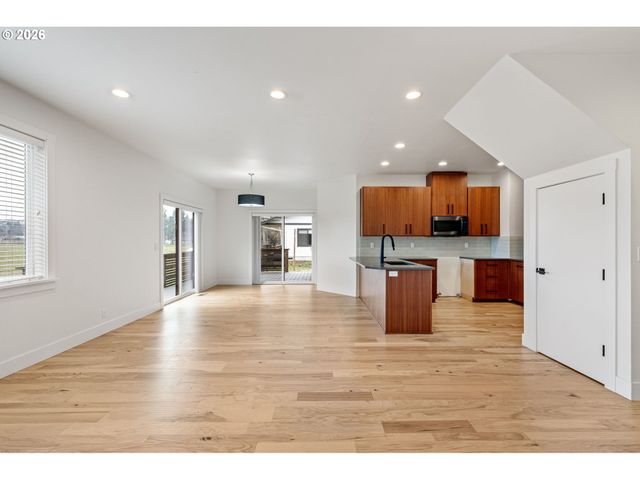 3340 Zane Ln, Eugene, OR 97404