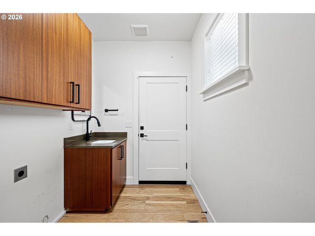 3340 Zane Ln, Eugene, OR 97404