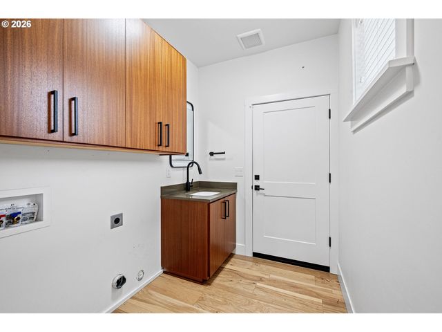 3340 Zane Ln, Eugene, OR 97404