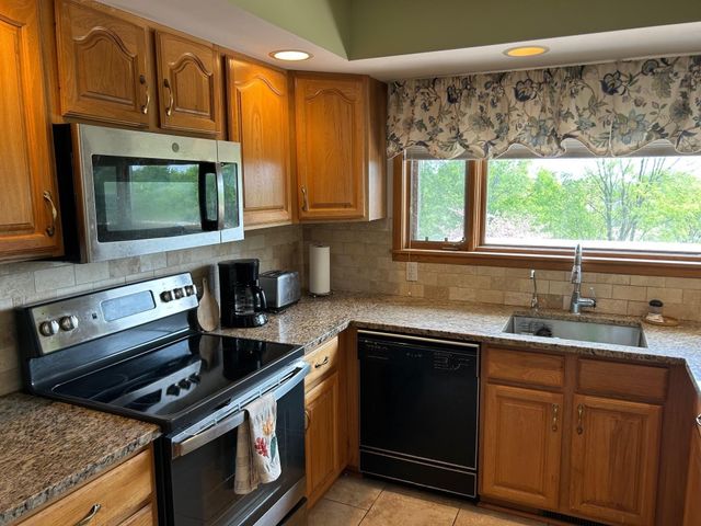 1551 S Donnybrook Road, Suttons Bay Twp, MI 49682