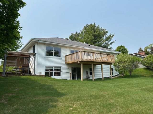 1551 S Donnybrook Road, Suttons Bay Twp, MI 49682