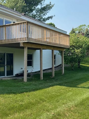 1551 S Donnybrook Road, Suttons Bay Twp, MI 49682