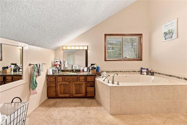 1322 S Kings Highway, Independence, MO 64055