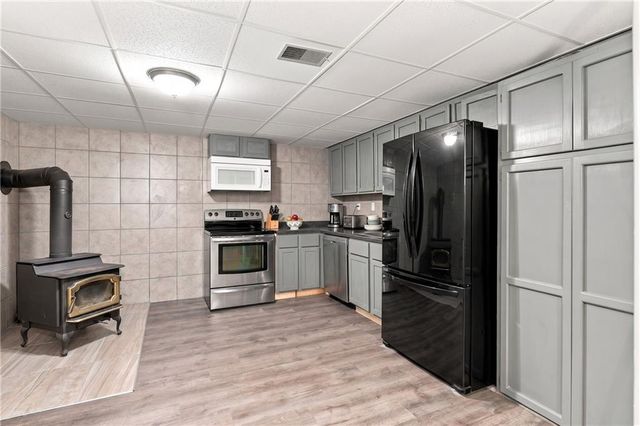 1322 S Kings Highway, Independence, MO 64055