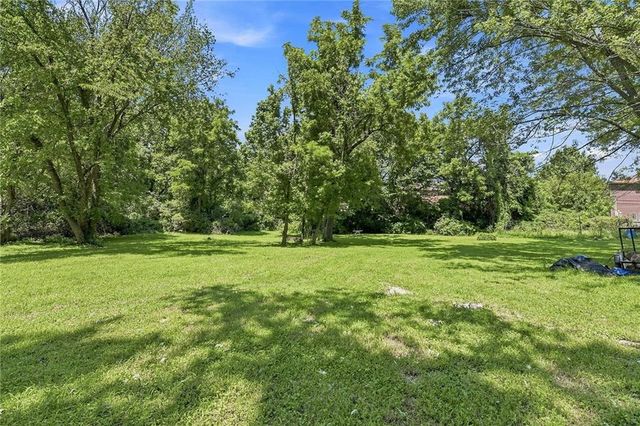 1322 S Kings Highway, Independence, MO 64055