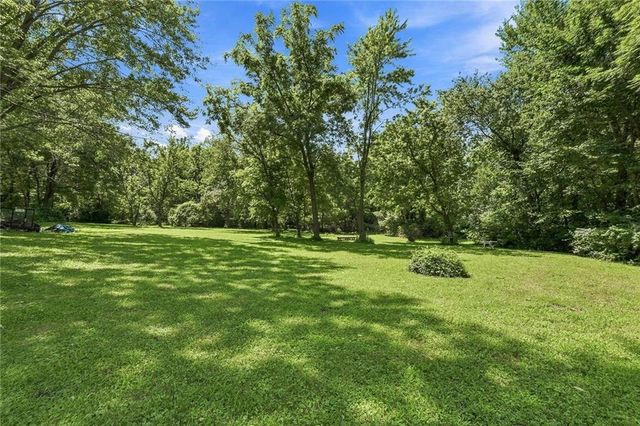 1322 S Kings Highway, Independence, MO 64055