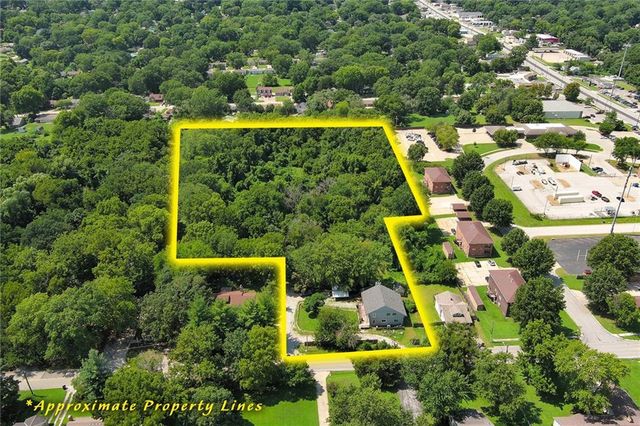 1322 S Kings Highway, Independence, MO 64055