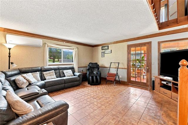 1322 S Kings Highway, Independence, MO 64055
