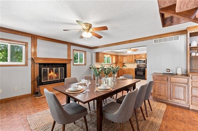 1322 S Kings Highway, Independence, MO 64055