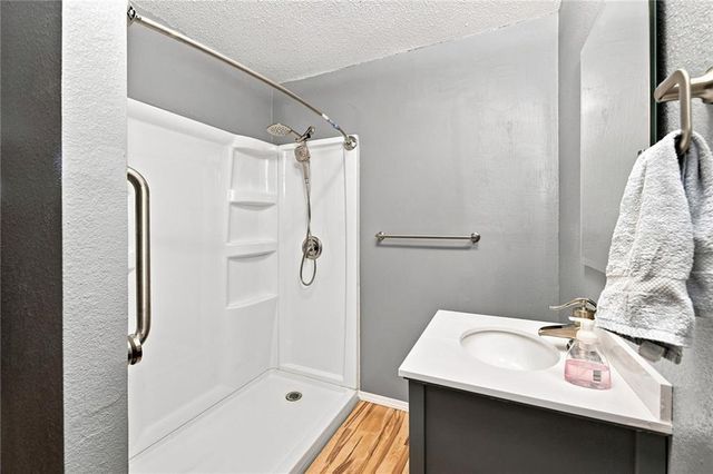 1322 S Kings Highway, Independence, MO 64055