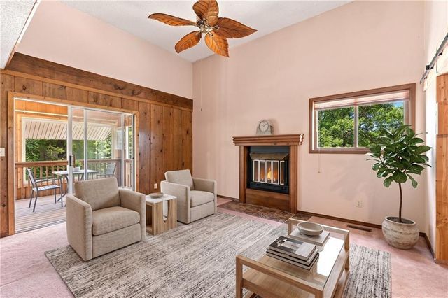 1322 S Kings Highway, Independence, MO 64055