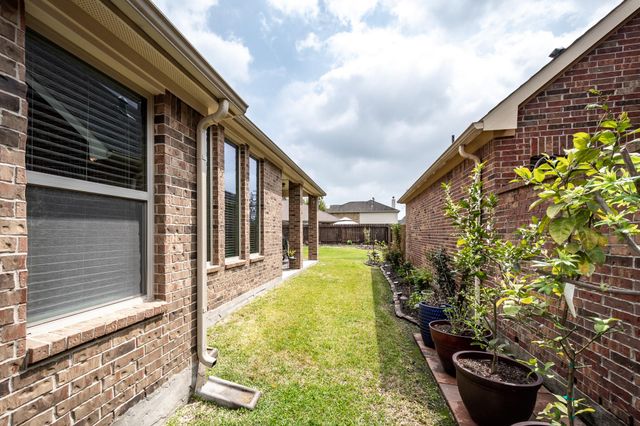 20050 Mitchell Cove Drive, Porter, TX 77365