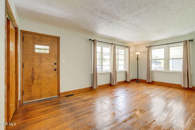 337 Woodcrest Drive, Kingsport, TN 37663