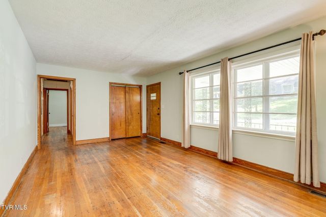337 Woodcrest Drive, Kingsport, TN 37663