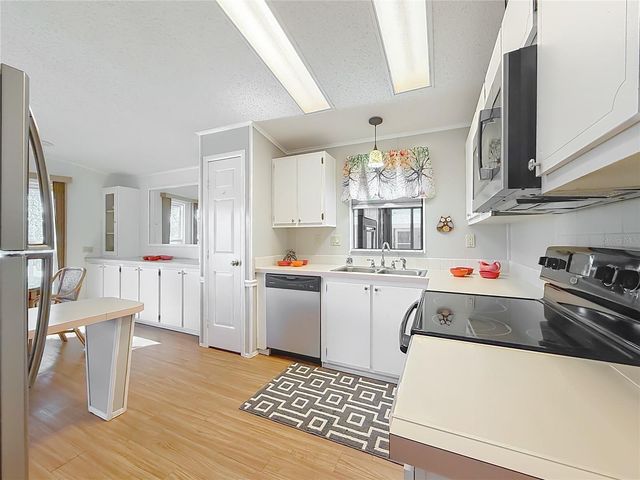 805 CAMELIA COURT, Lady Lake, FL 32159