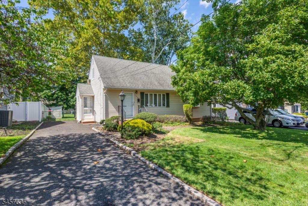 149 Anderson Pkwy, Cedar Grove Twp., NJ 07009 — photo 2