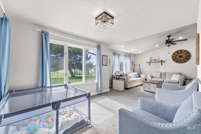 15071 Griffin Ln, Caldwell, ID 83607