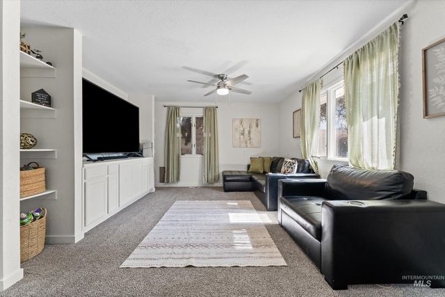 15071 Griffin Ln, Caldwell, ID 83607