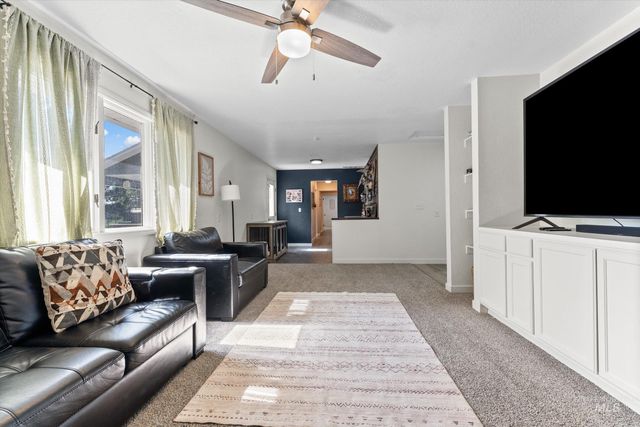 15071 Griffin Ln, Caldwell, ID 83607