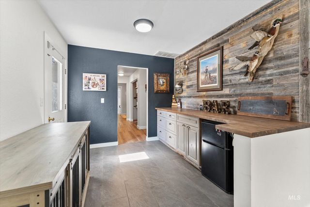 15071 Griffin Ln, Caldwell, ID 83607