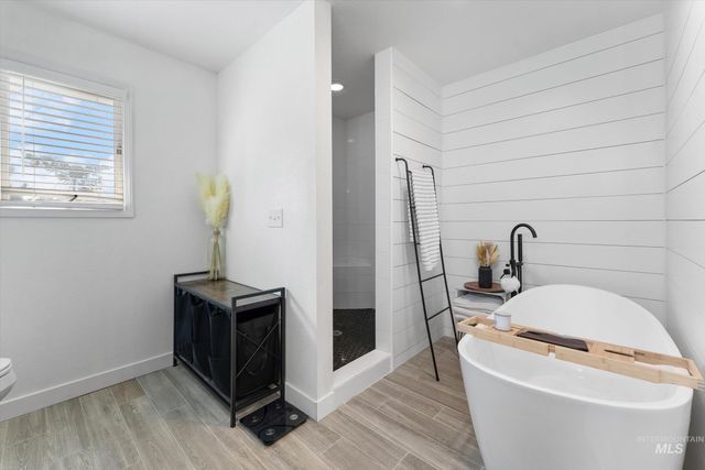 15071 Griffin Ln, Caldwell, ID 83607