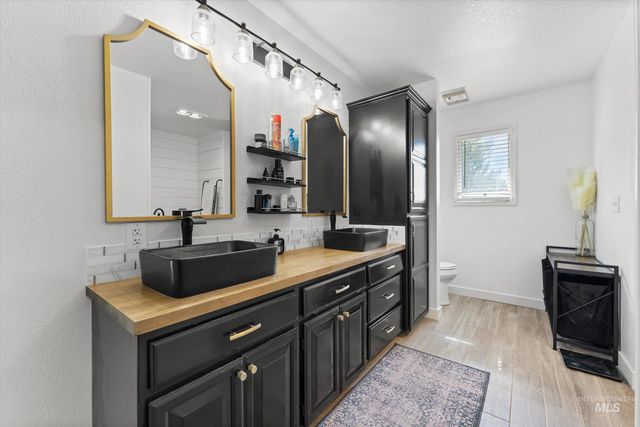 15071 Griffin Ln, Caldwell, ID 83607