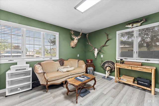 15071 Griffin Ln, Caldwell, ID 83607