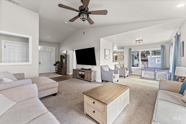 15071 Griffin Ln, Caldwell, ID 83607