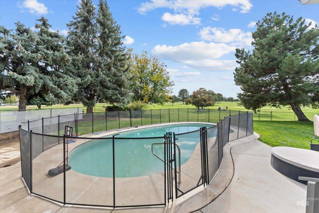 15071 Griffin Ln, Caldwell, ID 83607