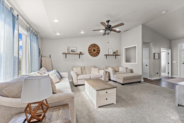 15071 Griffin Ln, Caldwell, ID 83607