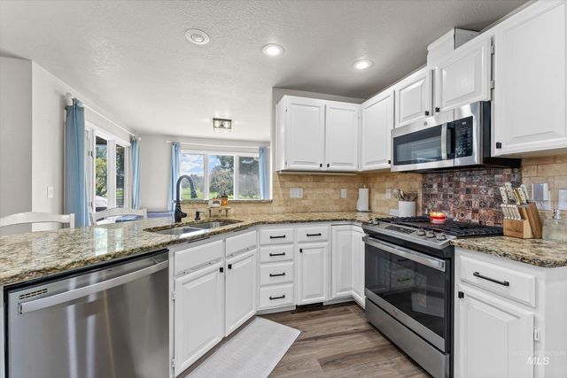 15071 Griffin Ln, Caldwell, ID 83607