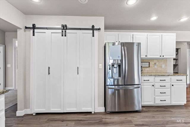 15071 Griffin Ln, Caldwell, ID 83607