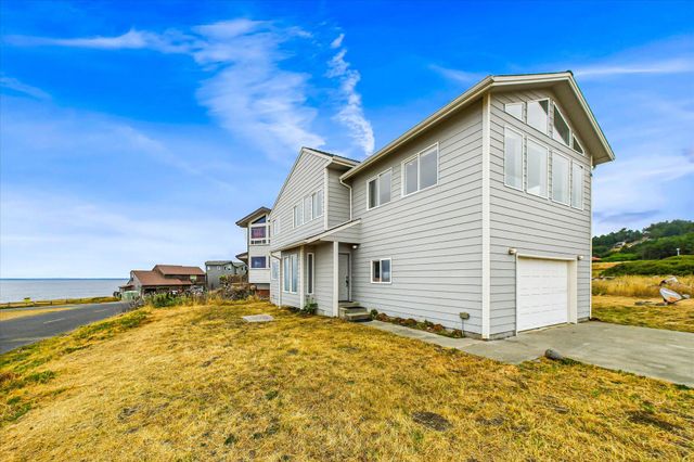 5 Clam Court, Shelter Cove, CA 95589