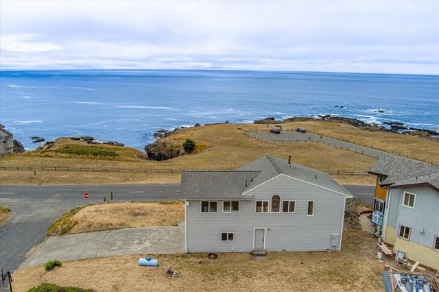 5 Clam Court, Shelter Cove, CA 95589