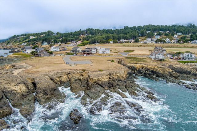 5 Clam Court, Shelter Cove, CA 95589